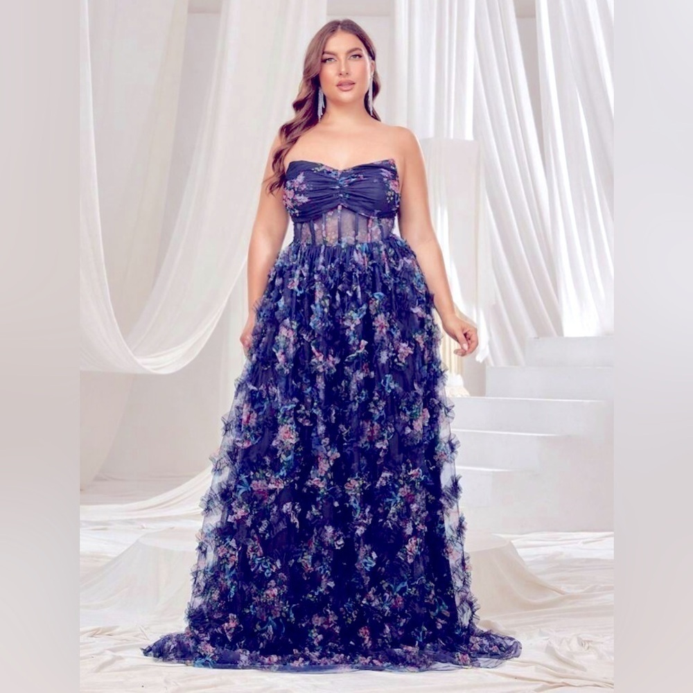 Formal Strapless Dress, Great for a Wedding or a Party !